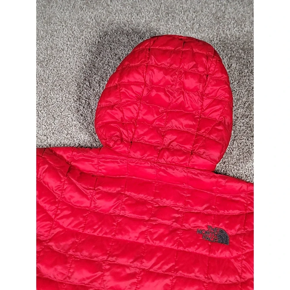 The North Face Thermoball Jacket Hoody Medium Red Quilted Puffer Mens Full Zip